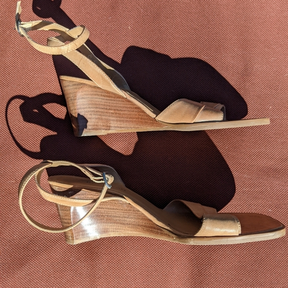 Kenneth Cole Reaction Tan Wedge flat heels Size 8 - Picture 1 of 6